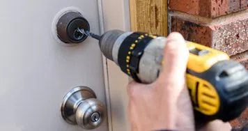 Security Locksmith Services Woodmere, NY 516-962-5752 - 13-Key-Broke-In-Lock